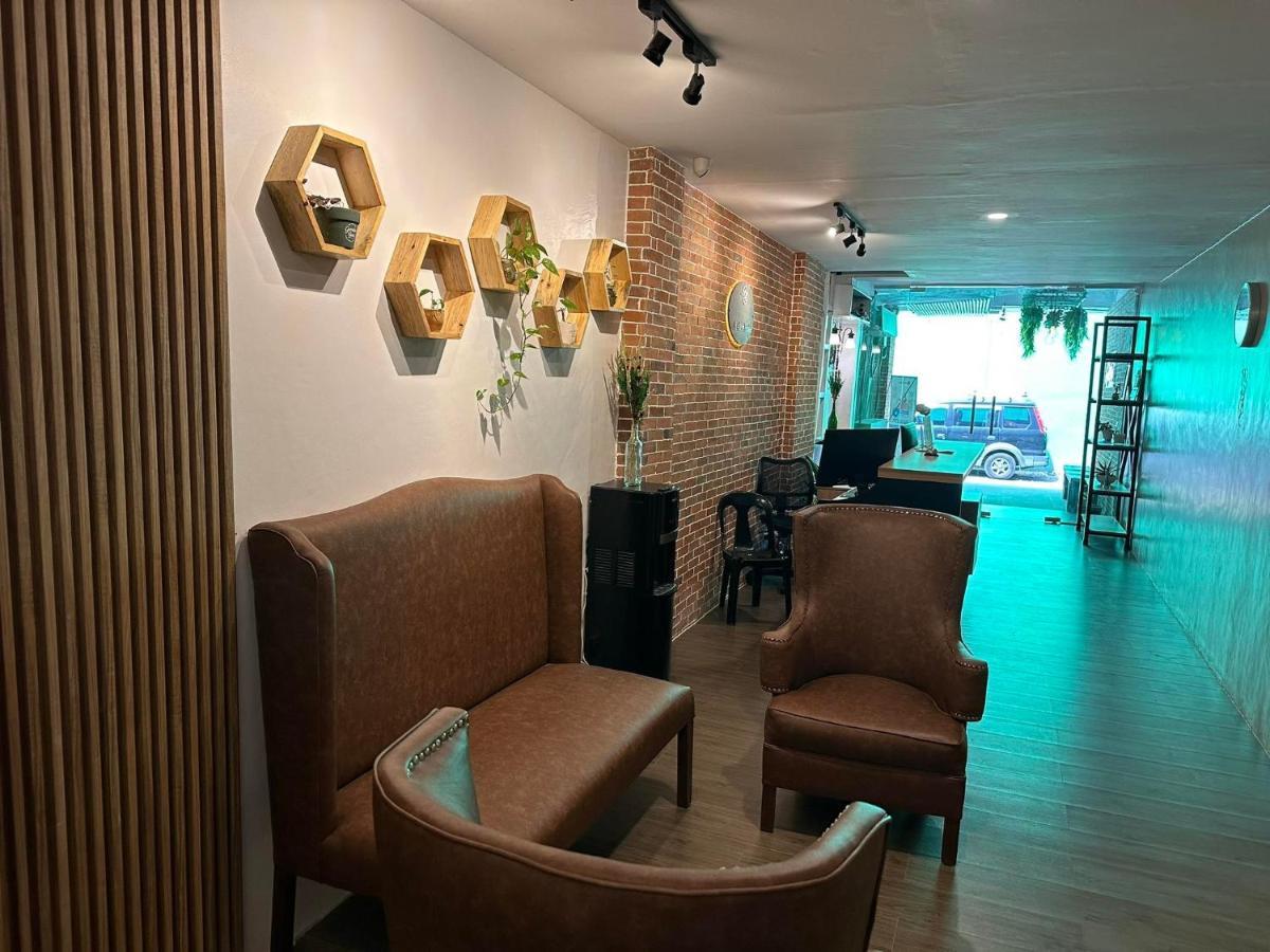 Aden Hotel Макати Экстерьер фото