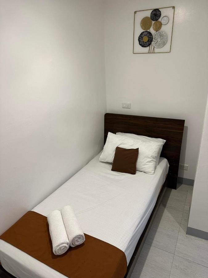 Aden Hotel Макати Экстерьер фото